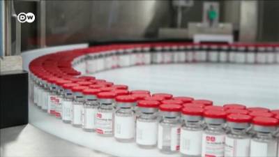 Канцлер Австрии призвал еврорегулятор не "табуировать" заявки от вакцин из России