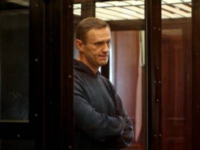 Защита Навального обжалует решение о замене условного срока на реальный