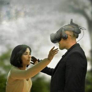 В Южной Корее мужчине устроили виртуальное свидание с умершей женой. Видео