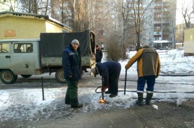 Парковочные столбики с цепочками и бетонные блоки демонтируют в Липецке