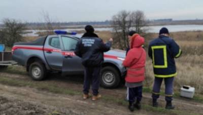 Несчастный случай произошел на реке в Харькове, фото: "провалился в ледяную воду и..."