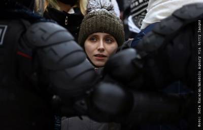 Песков возложил на протестующих ответственность за переполненные спецприемники