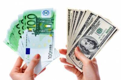 Утренний межбанк: доллар и евро стремятся вниз на открытии торгов