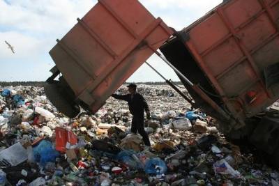 Суд решил, кто должен устанавливать контейнеры в мусорокамерах