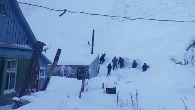 Школьника завалило снегом в выкопанном у сопки тоннеле