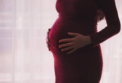 Следователи Гатчины выяснят обстоятельства родов рядом с перинатальным центром