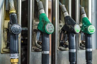 Эксперты опровергли три популярных среди автомобилистов мифа о бензине