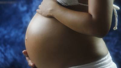 Беременная чуть не родила у ворот закрытой больницы в Ленобласти