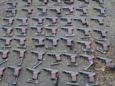 В Мариуполе нашли склад с оружием: 1,6 тыс гранат и 61 пистолет