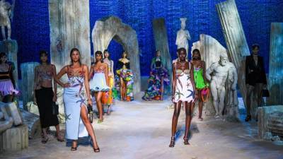 Versace пропустят Неделю моды в Милане