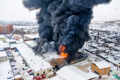 Трое пожарных погибли при тушении возгорания на складе автозапчастей в Красноярске