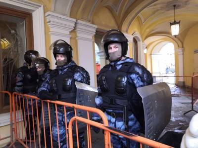 Штаб задержанных в Петербурге: административно арестованных везут в Лугу Ленобласти