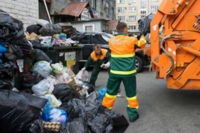 Улицы Махачкалы после вывоза скопившегося мусора продезинфицируют