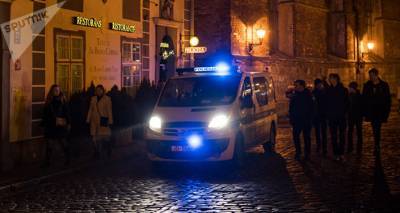 "Комендантский час" в Латвии могут отменить: полиция уже перегружена