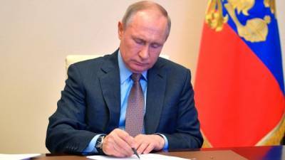 Путин подписал закон о штрафах за пропаганду и рекламу веселящего газа