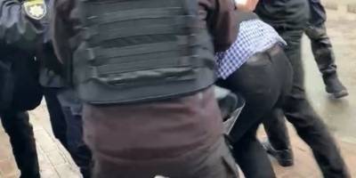 Столкновения под офисом канала НАШ в Киеве сегодня 4 февраля - видео - ТЕЛЕГРАФ