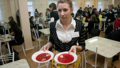 В Петербурге на питание младших школьников в этом году выделят 3 млрд рублей