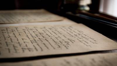 Реставратор нашел в старом диване письмо 1969 года со сбывшимися предсказаниями
