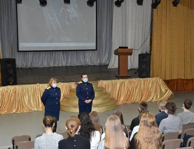 На Среднем Урале полиция и СКР ходят по школам и отговаривают учеников от участия в митингах
