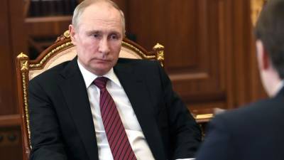 Путин подписал закон о приоритете Конституции РФ в Семейном кодексе