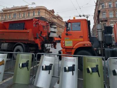 Депутат потребовал объяснить, зачем и на какие деньги центр Петербурга перекрыли за сутки до протестов
