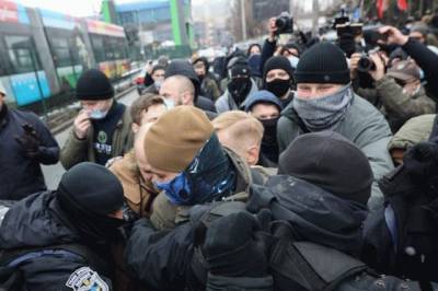 В Киеве у телеканала НАШ произошли стычки