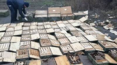 Гранаты, ракеты и пистолеты: в Мариуполе обнаружен склад боеприпасов