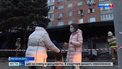 Пожарные дознаватели приступили к осмотру места ночного пожара в центре Ростова