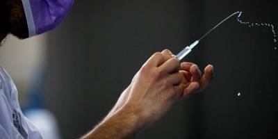 Законтрактованной вакцины от коронавируса хватит всем — Шмыгаль
