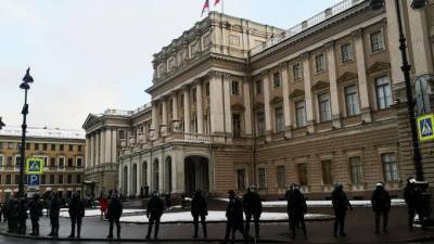 Спикер ЗакСа наградил росгвардейцев за охрану Мариинского дворца 31 января