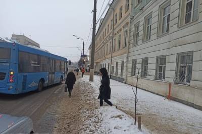 Коммунальным службам напомнили об ответственности за сброс снега на дороги