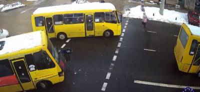 В Одессе маршрутки с пассажирами попали в ДТП: момент удара зафиксировали на видео