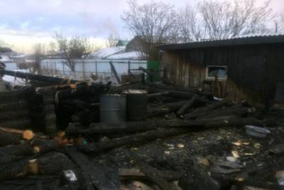 В Медведевском районе бабушка спаслась из горящего дома через окно