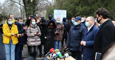 "Не было возможности спасти этих людей": министр Степанов побывал на месте пожара в больнице Запорожья