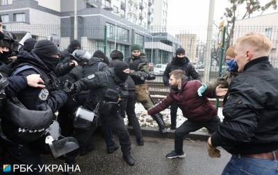 Столкновения под телеканалом "НАШ": задержали четырех участников