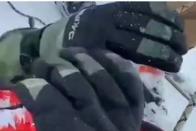 Сноубордист провалился в трещину ледника на Эльбрусе