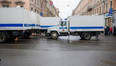 Арестованных на акциях в Петербурге развозят по изоляторам в Ленобласти