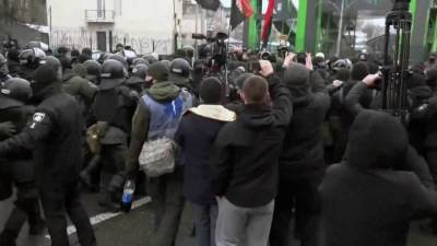 В Киеве националисты попытались взять штурмом редакцию телеканала «Наш»