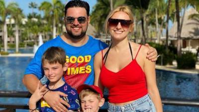 С мужем и сыновьями: Ирина Федишин поделилась новым фото из Доминиканы