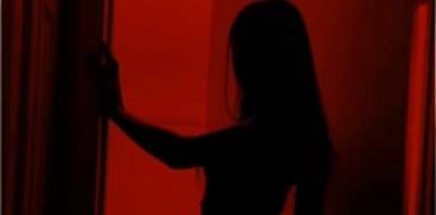 Скандал в TikTok: девочки снимали свой силуэт, а получились голыми