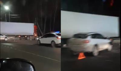 Грузовик перекрыл сразу две полосы движения на Московском тракте в 4 км от Тюмени
