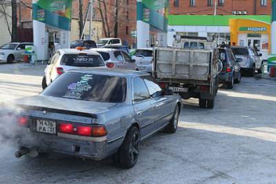 В Хабаровск пообещали подвезти бензин после появления очередей на заправках