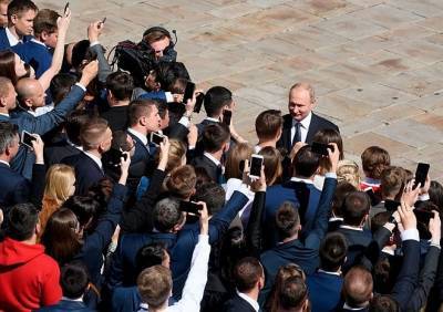 Рейтинг Путина среди молодежи достиг минимального значения