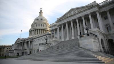 Демократы готовятся провести через Сенат президентский пакет экономической помощи