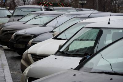 Продажи машин в России падают второй месяц подряд