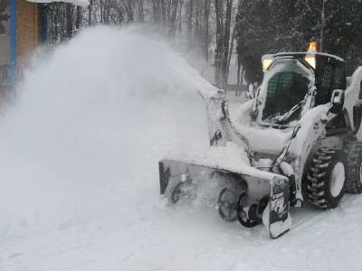 В Смоленске для уборки снега вывели на улицу всю технику