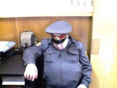 Полицейские в Петербурге присвоили себе еду, переданную для задержанных