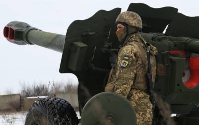 Ситуация на Донбассе: 4 обстрела, ранен боец ВСУ