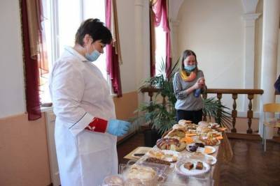 В Псковском облсовпрофе продегустировали котлеты и булочки из Гдова