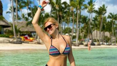 В полосатом купальнике: Ирина Федишин похвасталась стройной фигурой в Доминикане